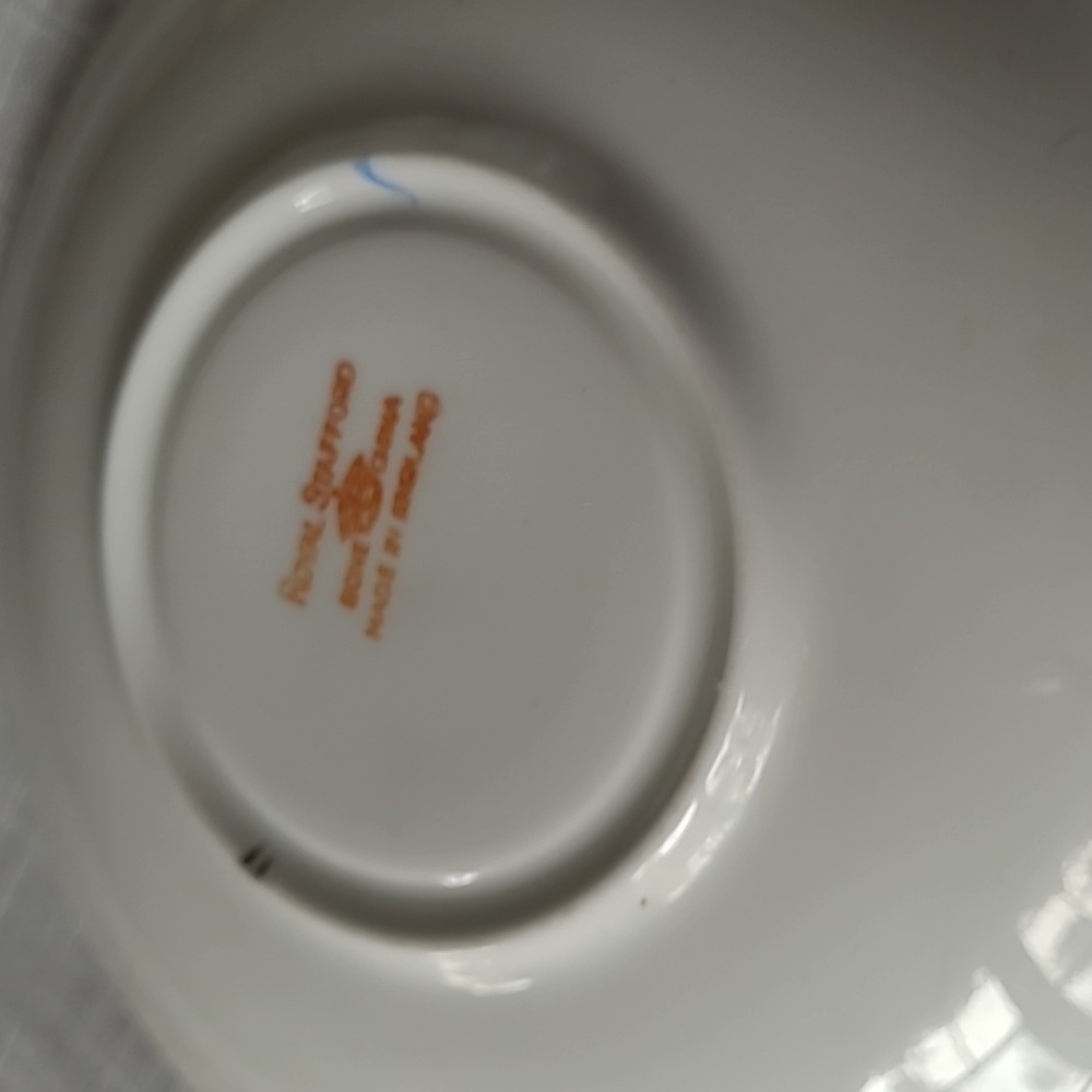 Royal Stafford teacup and saucer - Picture 5 of 6